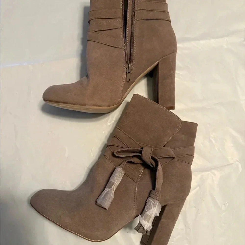 Just Fab Landry Bootie Never worn size 9
